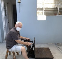 ccjt-juarez-teixeira-galpao.jpg Juarez Teixeira faz trabalho de higienização de balança do galpão da CCJT